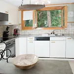 Large Chalet With Panoramic Views בקתה
